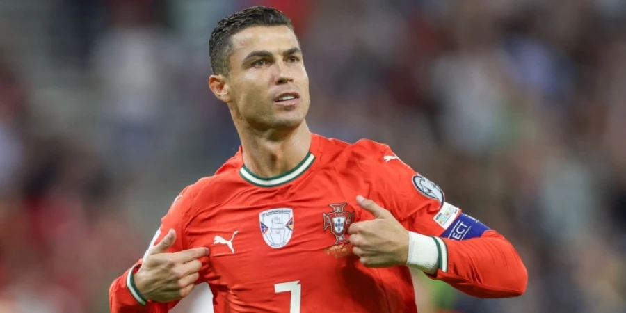 Дисквалифицированный Роналду поддержал сборную Португалии перед матчем с Арменией
