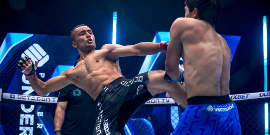 Полминуты предрешили спор бойцов из Казахстана и Узбекистана