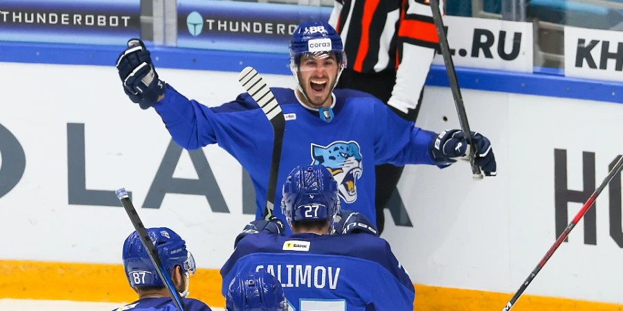 Американский нападающий «Барыса» в упор расстрелял ворота гостеприимных китайцев в КХЛ. Видео