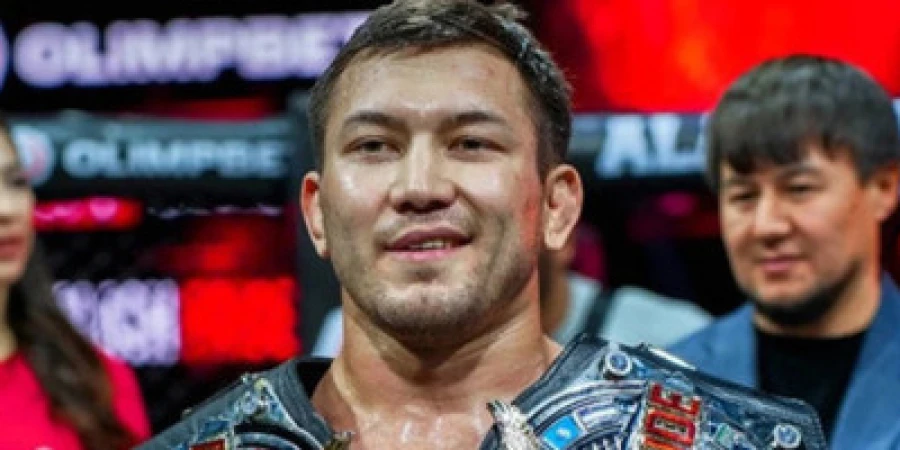 ММА. Жеңіліс көрмеген қазақстандық файтер атақты бразилиялықпен кездеседі