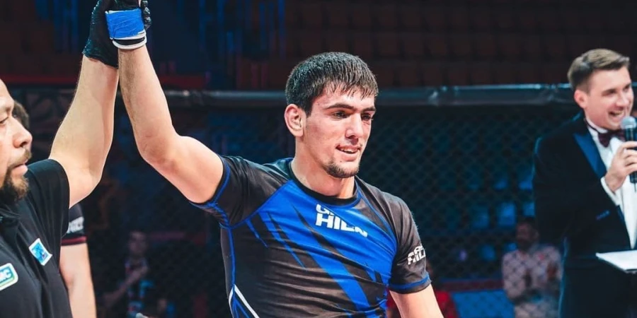Дерзкий боец выбил контракт у Дэны Уайта перед турниром UFC 308. Видео