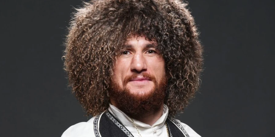 Чемпион UFC легчайшего веса креативно потроллил своих бывших соперников. ФОТО