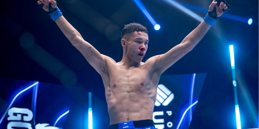 Удушением в первом раунде завершился бой казахстанца в OCTAGON