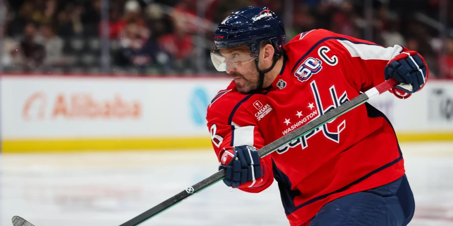 НХЛ. Вашингтон Кэпиталз — Каролина Харрикейнз. Овечкин: четыре шайбы до тысячи. Прямая трансляция