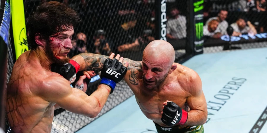 Видео полного боя Александр Волкановски — Мовсар Евлоев за титул на UFC 333