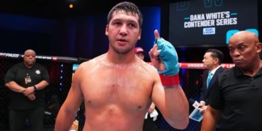 Казахстанцу в третьем бое в UFC нужна только победа