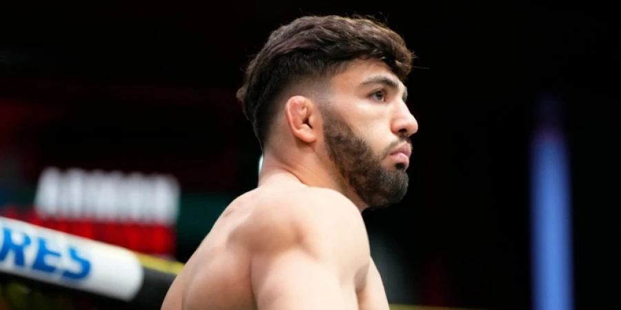 Звезда UFC высказался о предстоящем бое Царукян — Хукер
