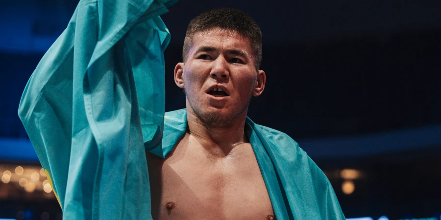 Непобежденный казахстанец финишировал известного узбека на OCTAGON 86