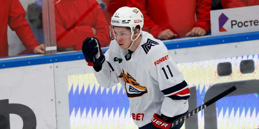 Героическая шайба Михайлиса не спасла лидера Востока от поражения