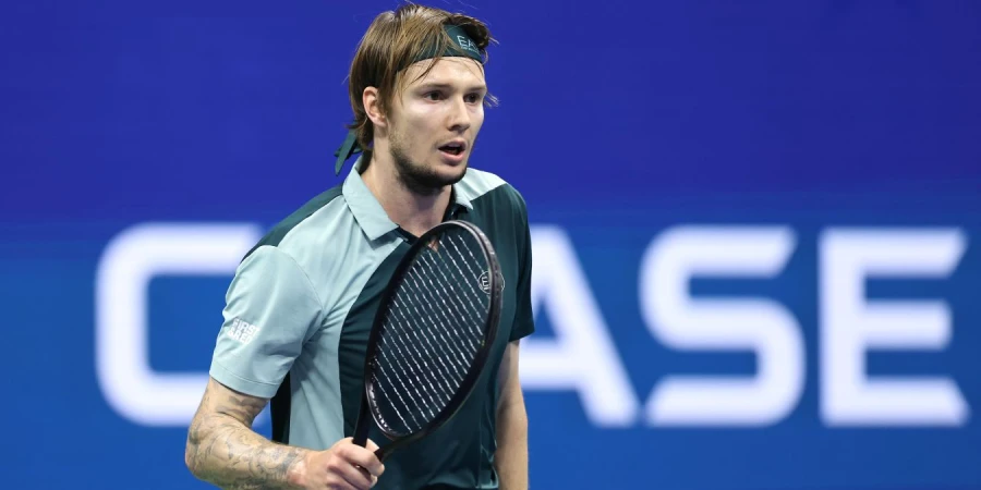 Бублик собрал образ идеального игрока и включил Медведева