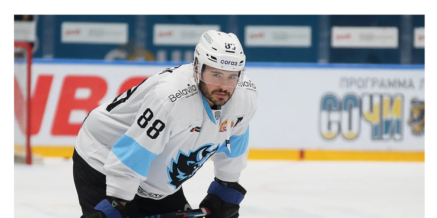 Топовый форвард прибыл в расположение непримиримого соперника «Барыса» в КХЛ
