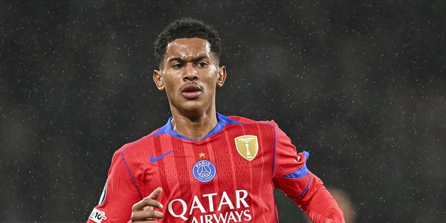 ПСЖ не может договориться с Сенни Маюлу