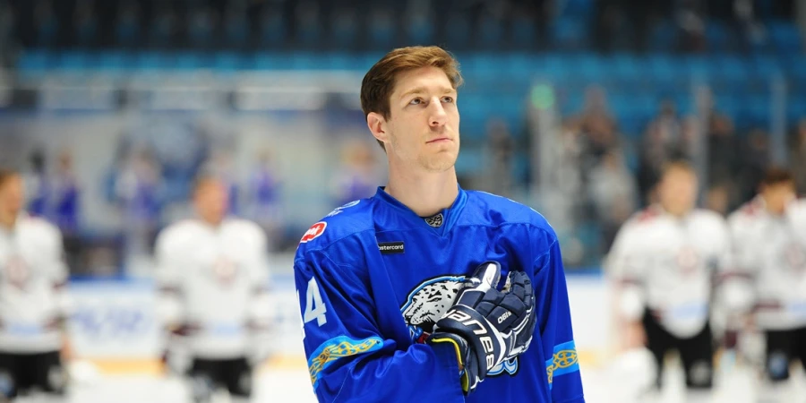 Женатый на красавице-казашке хоккеист выбыл из строя в КХЛ