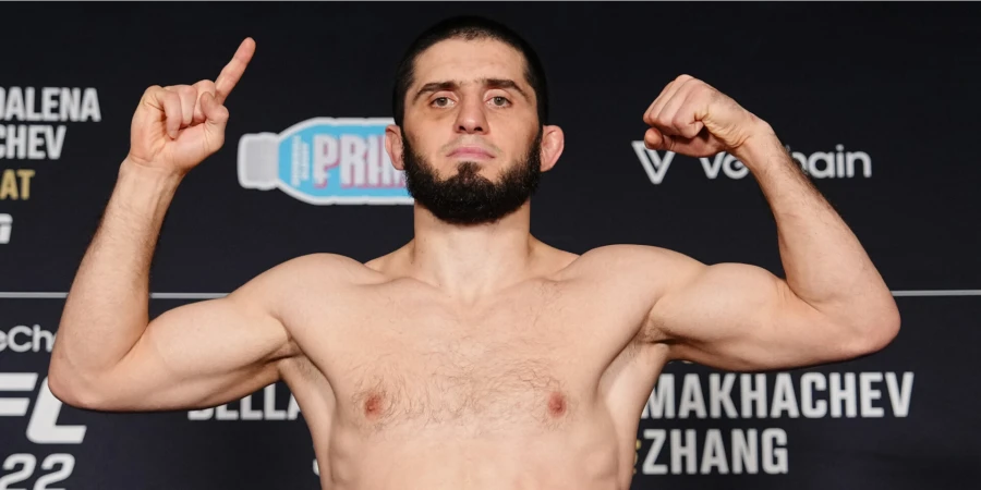 Стало известно, сколько Махачев заработал за карьеру в UFC