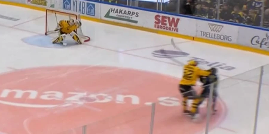 Игроку шведского клуба потребовалась помощь врачей