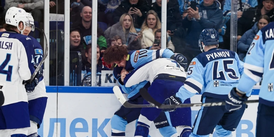 Барыс проиграл в КХЛ 4 матча подряд с 21 пропущенной шайбой