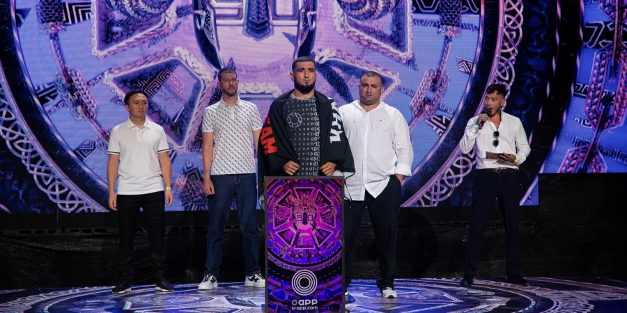 Боец из Узбекистана одержал уверенную победу на турнире OCTAGON 90