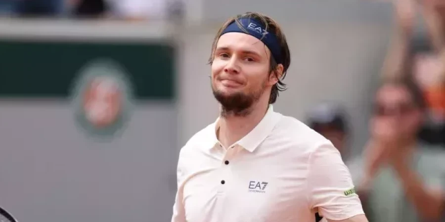 Лучший казахстанский теннисист Бублик проиграл в полуфинале Мастерса, но добьется рекорда в понедельник