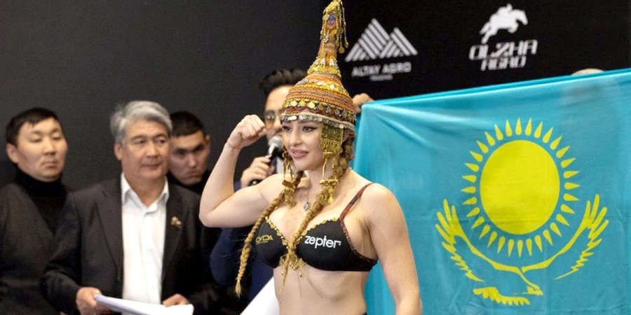 Дуэль взглядов Лукас и Каянге обернулась потасовкой