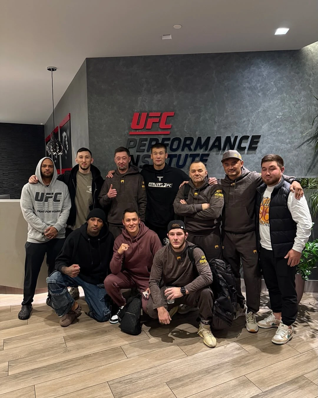 С Рахмоновым перед боем в UFC в США работала целая команда