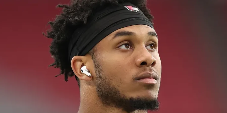 Звезда НФЛ найден мертвым в гараже