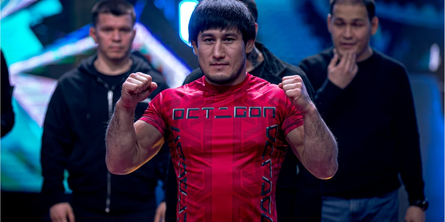 Нокаутом завершился поединок с участием Барса с 40 боями в клетке