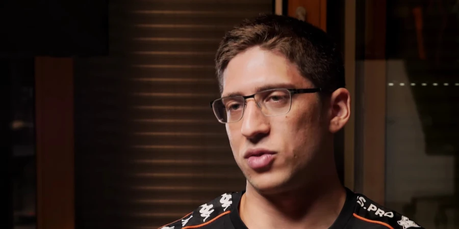 Fly объяснил разницу между SabeRLight- и Daxak в Virtus.pro