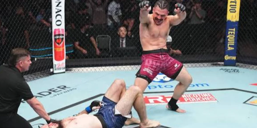 Непобежденный боец шокировал Дану Уайта и получил контракт UFC