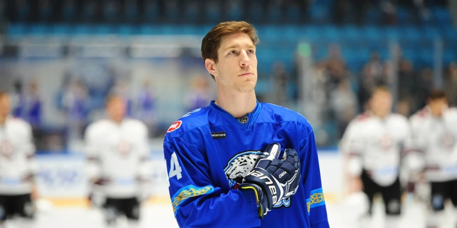 Женатый на красавице казашке хоккеист выведен из списка травмированных