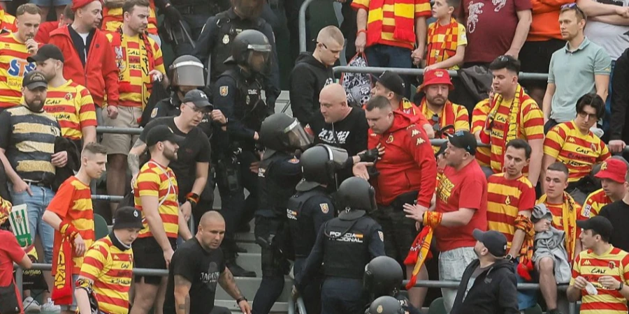 Поляки устроили горячую встречу испанским болельщикам