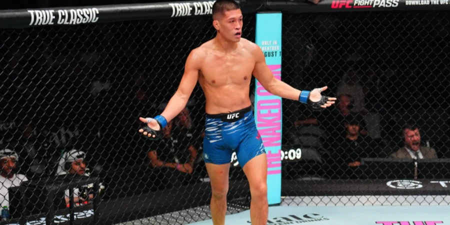 Местного бойца "разукрасили" на турнире UFC в ОАЭ. ФОТО