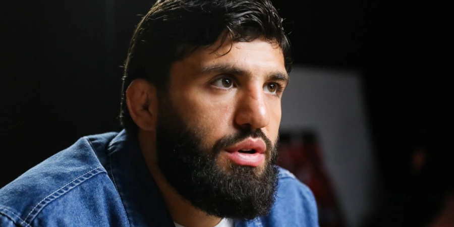 Лидер рейтинга UFC, Царукян, сделал прогноз на титульный поединок