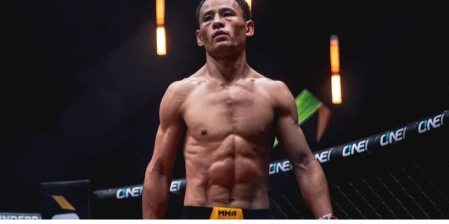 Қазақстандық спортшы танымал ресейлік файтерді жеңді