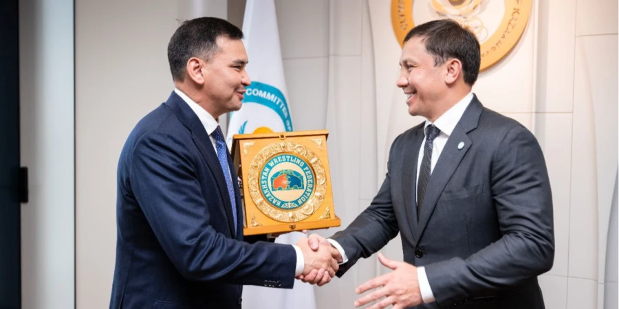 Геннадий Головкин күрес федерациясының президенті Еркін Оқасовпен кездесті