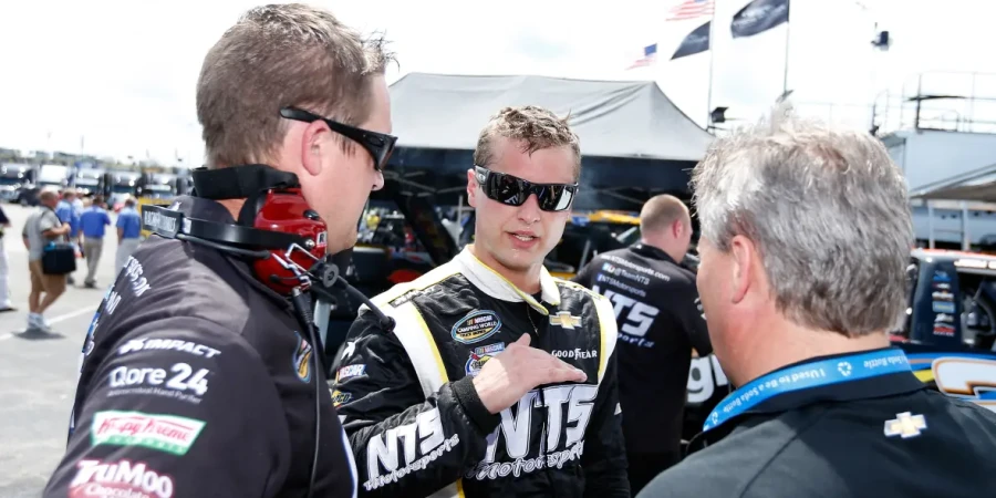 Смерть, потрясшая NASCAR: внезапно ушел из жизни гонщик в третьем поколении