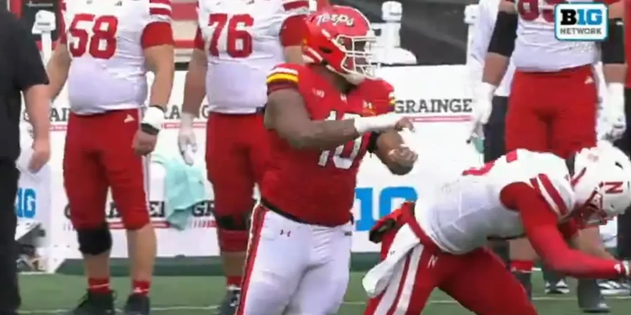 Болельщики требуют справедливости за неспортивное поведение оппонента