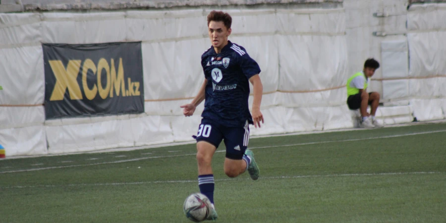 «Қайсар» қазақстандық жартылай қорғаушымен келісімшартқа отырды