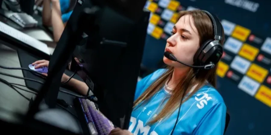 Комьюнити-кастер Lentbb оскорбил участницу BIG EQUIPA во время матча по CS2