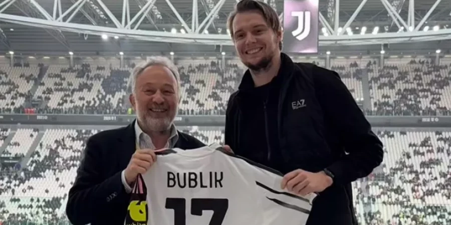 Александр Бублик получил футболку «старой сеньоры»