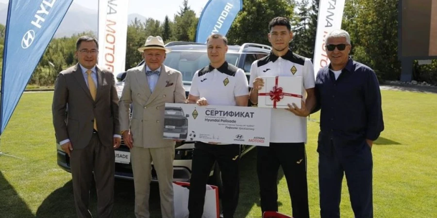 «Қайрат» бапкері мен қақпашысына құрмет көрсетілді