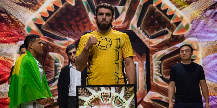 Магомед Магомедов довел рекорд до 15-0 на турнире OCTAGON 74