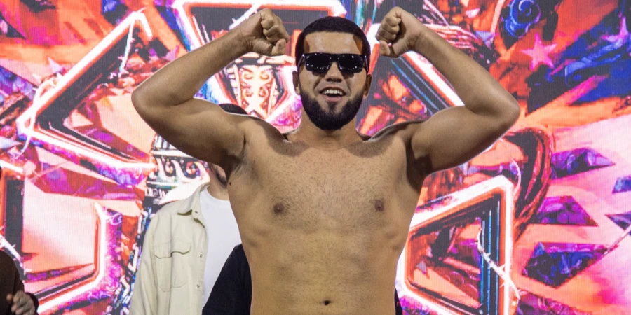 Судья немедленно прекратил бой двух узбекистанцев на OCTAGON 92