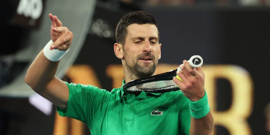 Новак Джокович вышел в полуфинал Australian Open, уступая по ходу игры 0:2