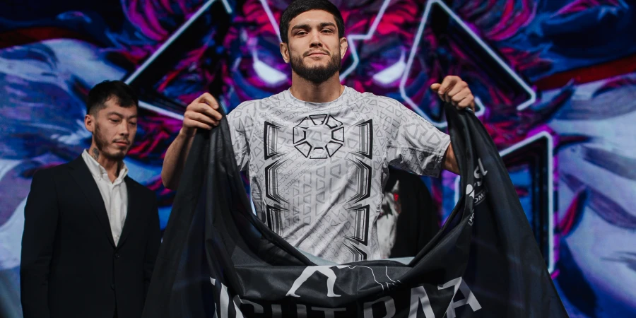 Поединок на OCTAGON 84 завершился во втором раунде