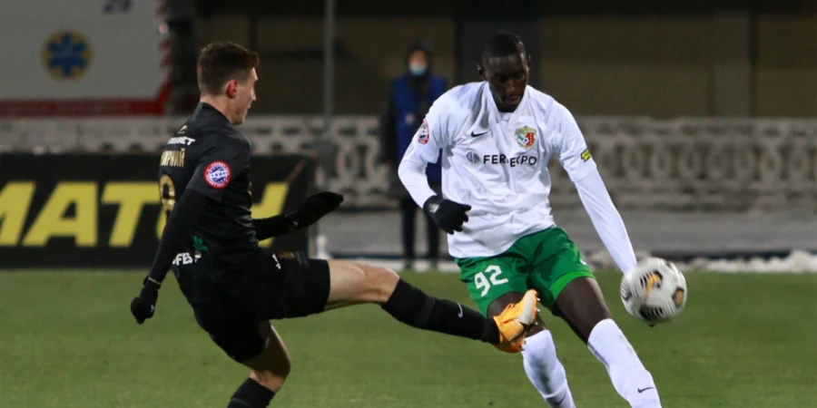 Будущее экс-защитника «Болоньи» в «Тоболе» остается в центре внимания