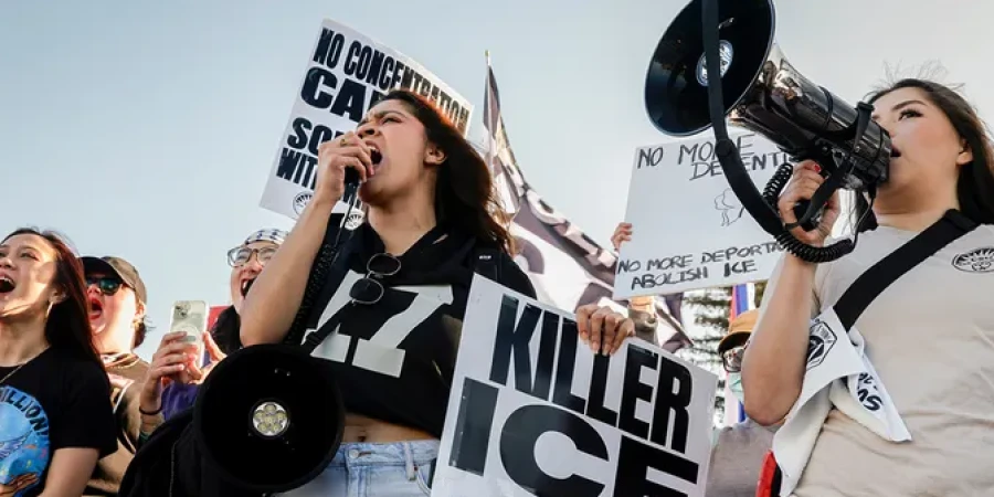 Массовый протест против ICE затмил подготовку к Супербоулу