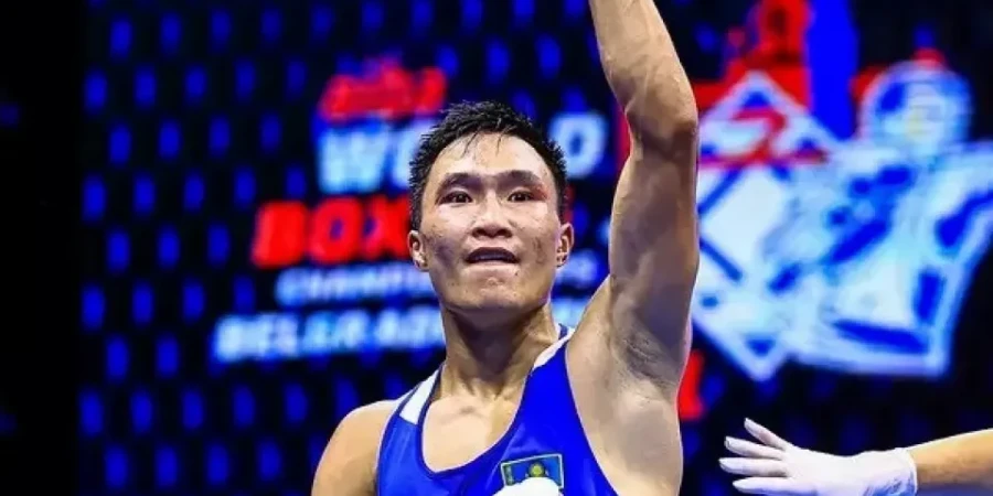 Вернувшийся из профи в любители казахстанец стартовал с уверенной победы на чемпионате мира