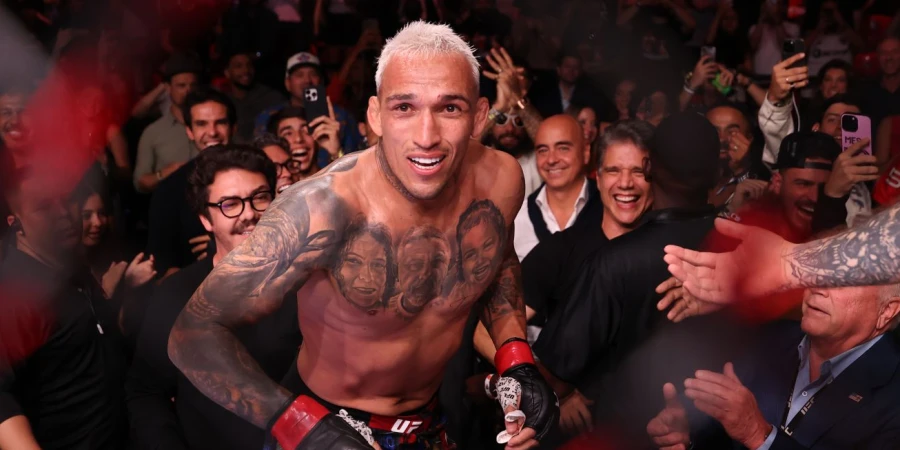 Видео полного боя: как Оливейра разнес Холлоуэя на UFC 326