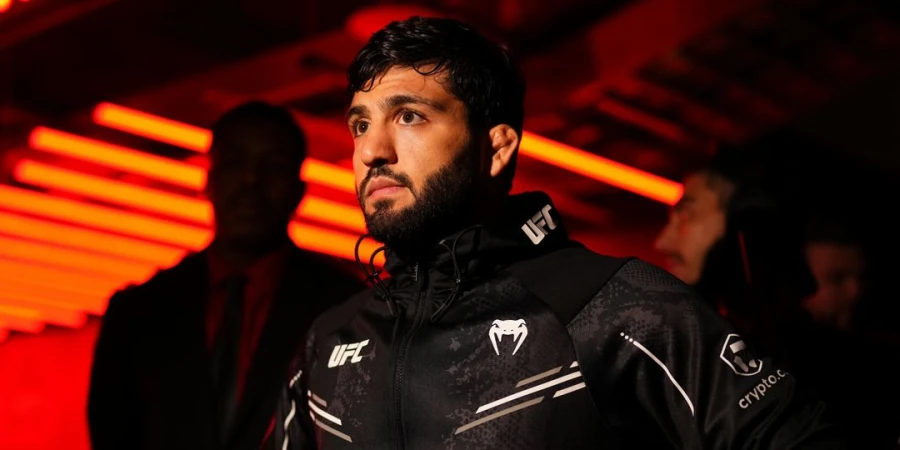 Один из лидеров рейтинга UFC назвал своего фаворита в реванше топовых бойцов