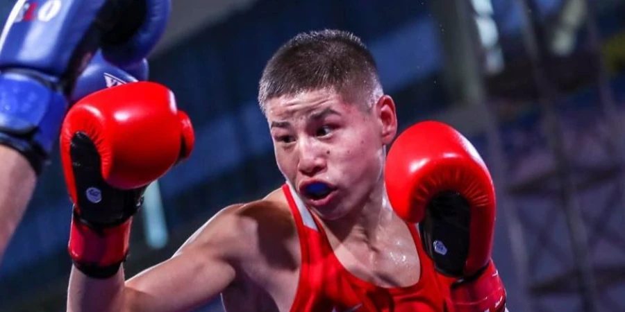 Казахстанский боксер пробился в финал ЧА по боксу